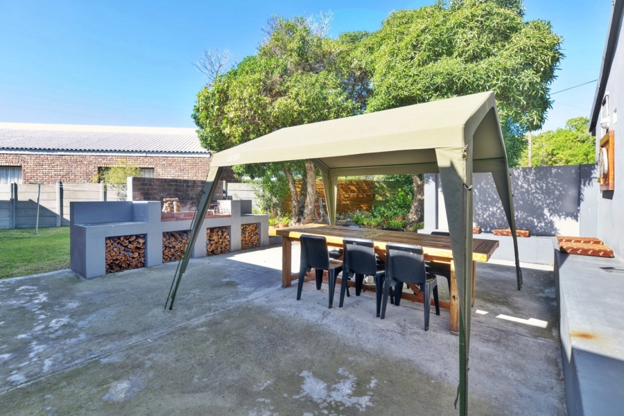 To Let 3 Bedroom Property for Rent in Struisbaai Western Cape